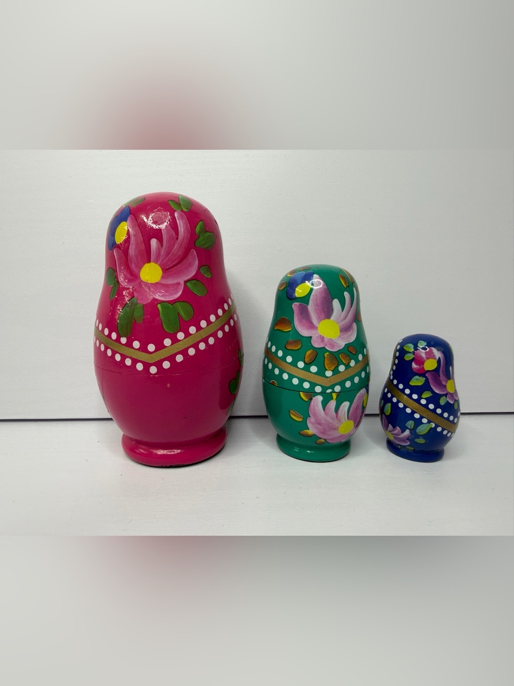 Vintage Wooden Nesting Dolls Matryoshka Set of 3 Green Pink Blue READ DESC - Picture 4 of 5